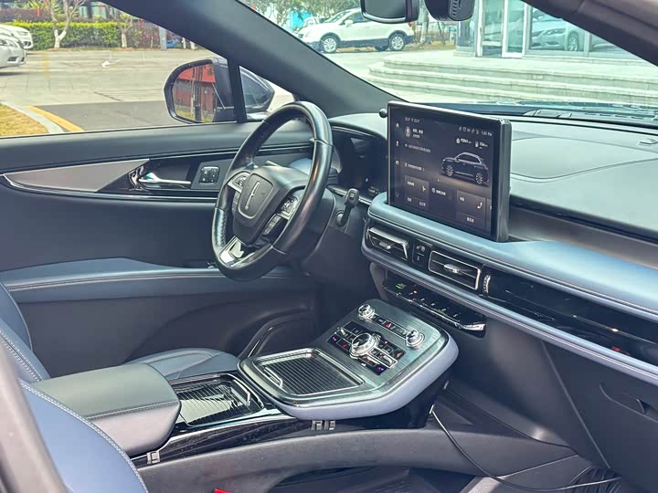 Фото 5 - Lincoln Nautilus