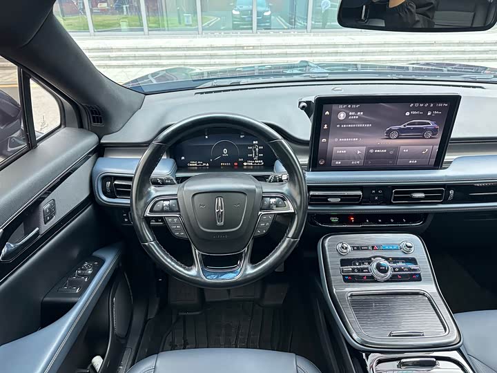 Фото 6 - Lincoln Nautilus