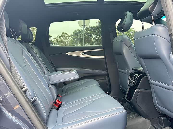 Фото 8 - Lincoln Nautilus