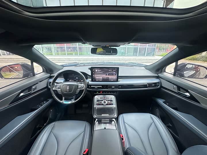 Фото 9 - Lincoln Nautilus