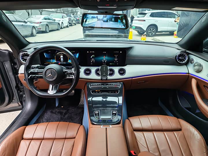 Фото 5 - Mercedes-Benz E-Class