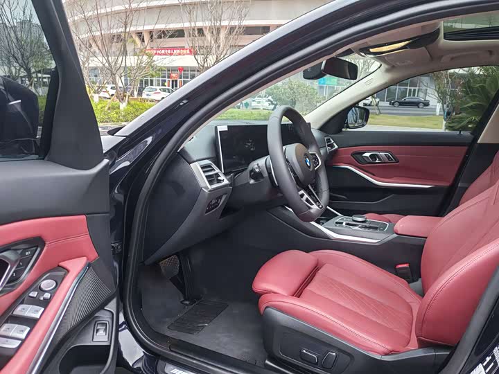 Photo 3 - BMW 3 Series