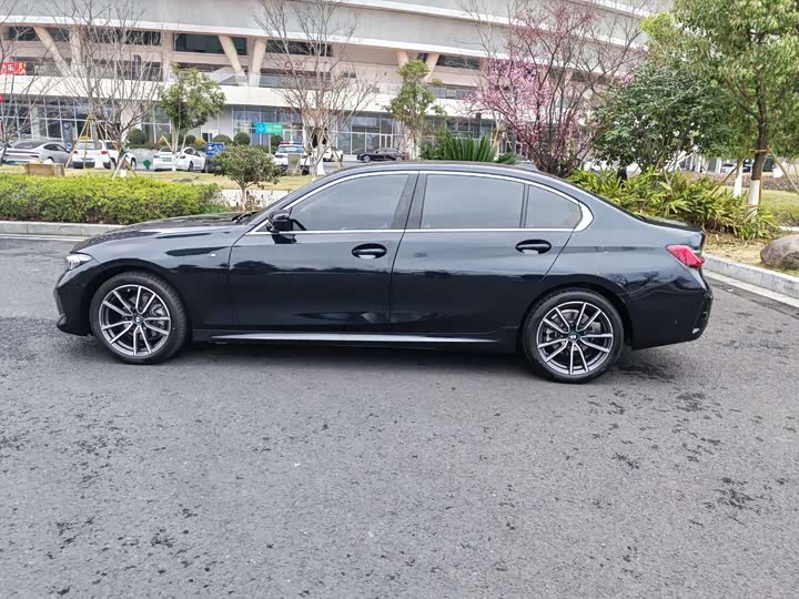 Photo 4 - BMW 3 Series