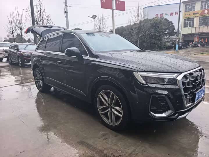 Фото 4 - Audi Q7