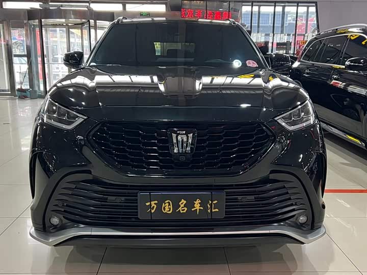 Photo 2 - Toyota Crown Kluger