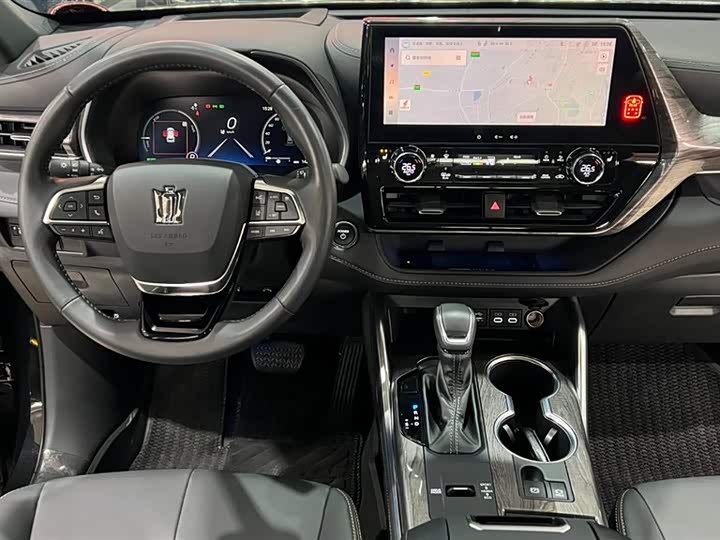 Photo 9 - Toyota Crown Kluger