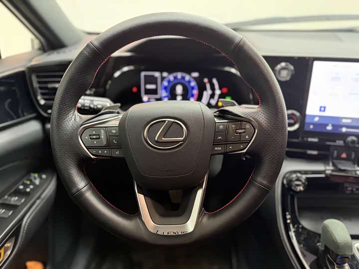 Фото 5 - Lexus NX