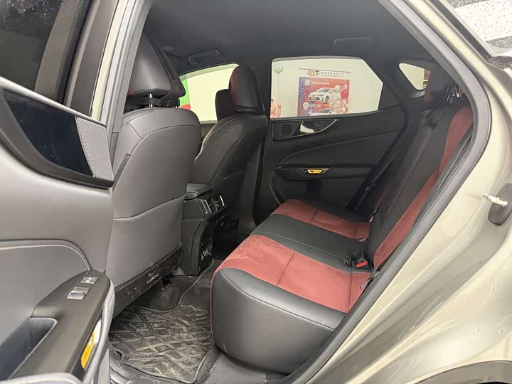 Фото 8 - Lexus NX