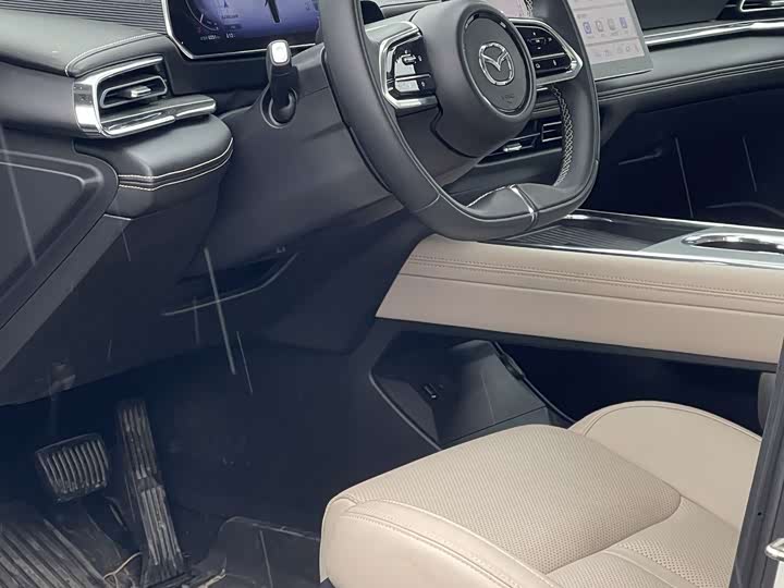 Photo 4 - Mazda EZ-6