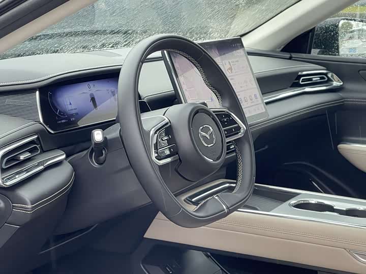 Photo 5 - Mazda EZ-6