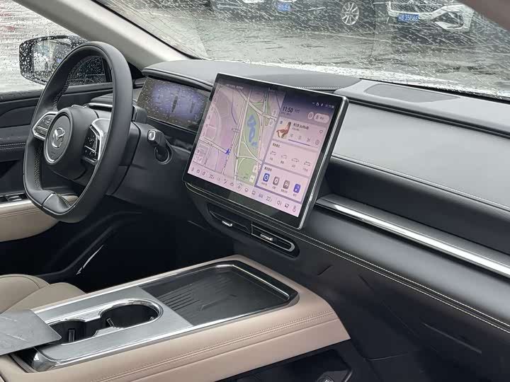 Photo 9 - Mazda EZ-6