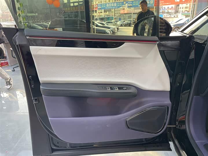 Фото 5 - HiPhi X