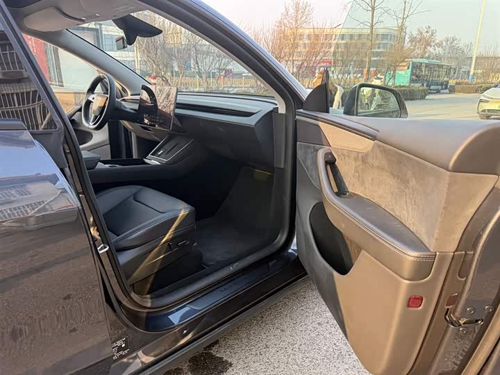 Фото 8 - Tesla Model Y