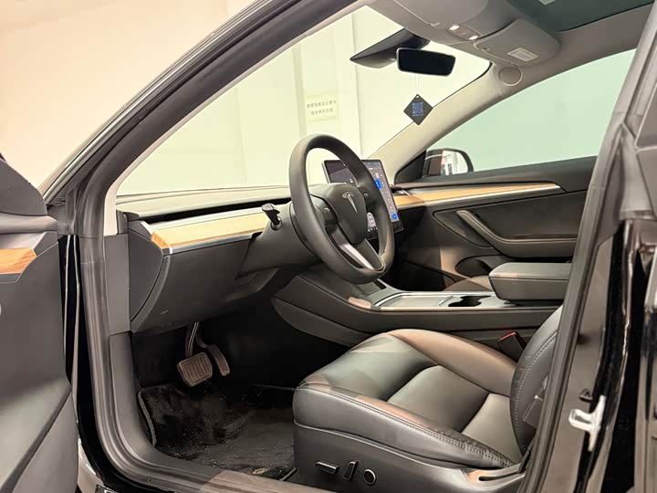 Фото 5 - Tesla Model 3