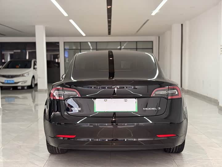 Фото 8 - Tesla Model 3