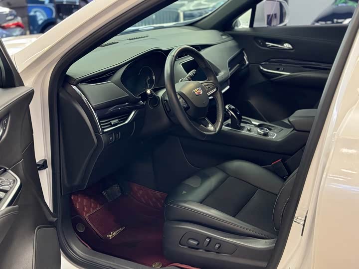 Фото 4 - Cadillac XT4