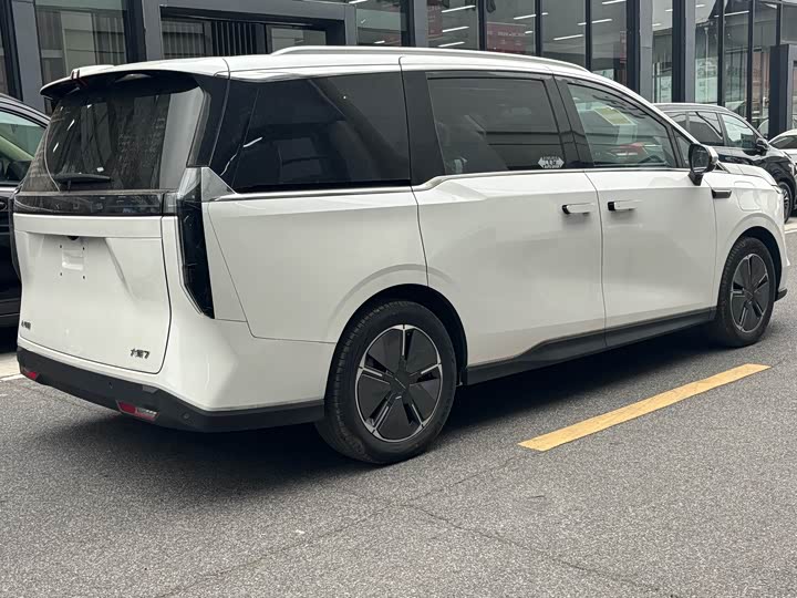 Фото 3 - Maxus Mifa 7