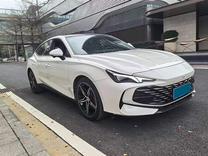 Фото 3 - MG Motor 7