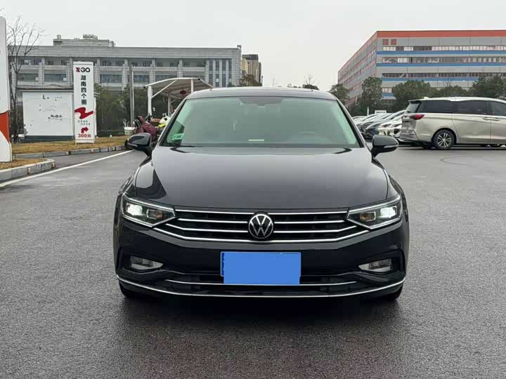 Photo 2 - Volkswagen Magotan
