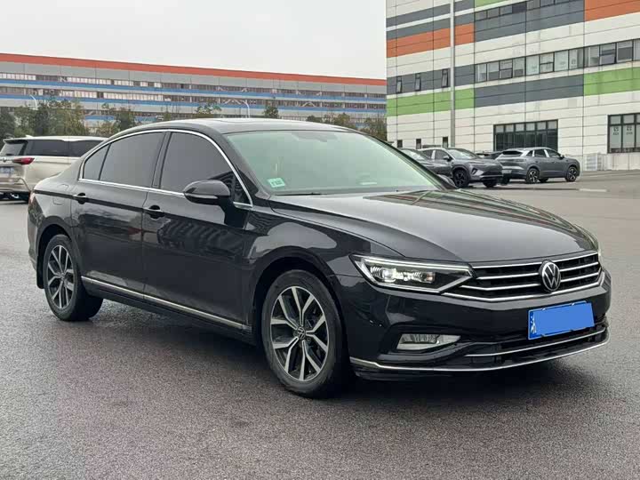 Photo 3 - Volkswagen Magotan