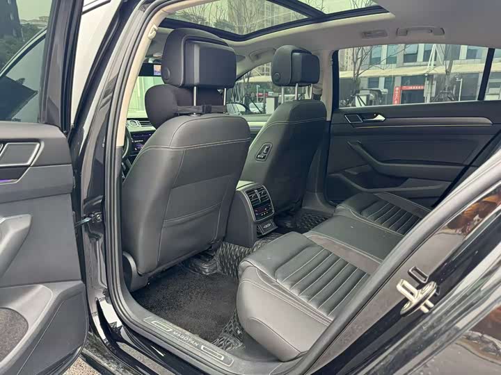 Photo 8 - Volkswagen Magotan