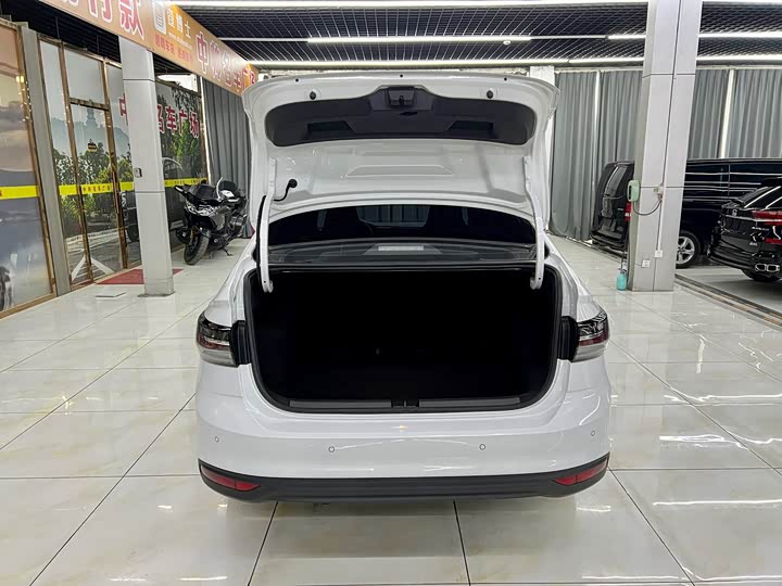 Фото 8 - Volkswagen Lavida