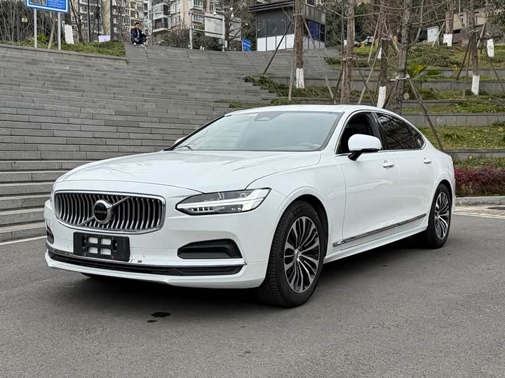 Фото 1 - Volvo S90