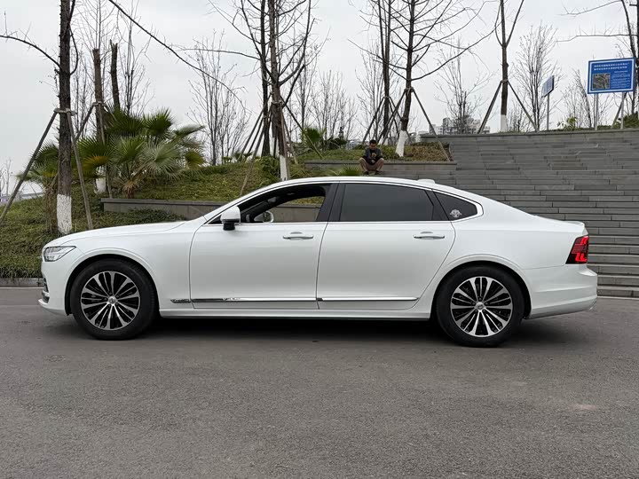 Фото 4 - Volvo S90
