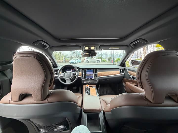 Фото 9 - Volvo S90