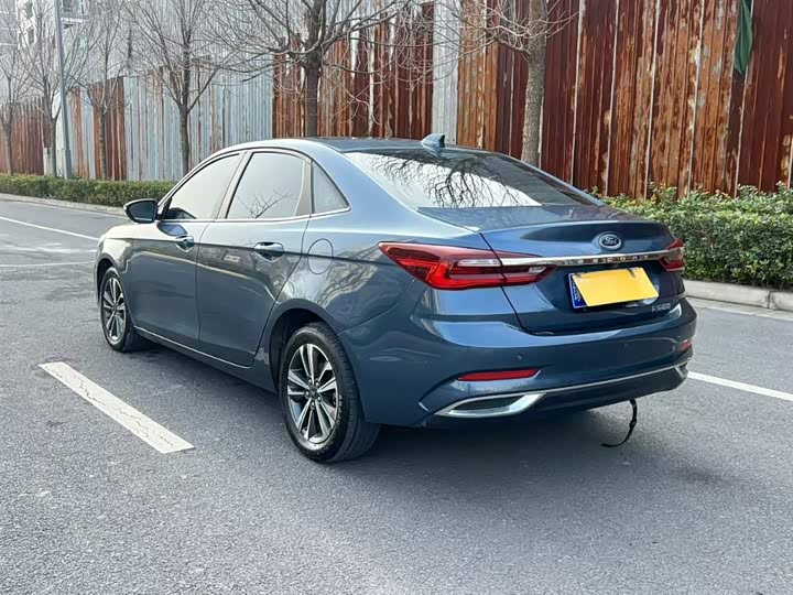 Фото 9 - Ford Escort