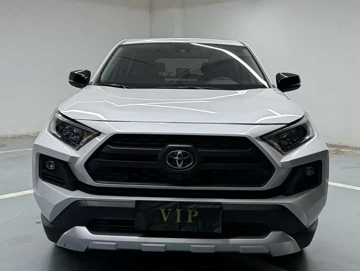 Фото 1 - Toyota RAV4