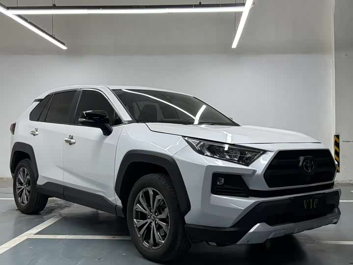Фото 2 - Toyota RAV4