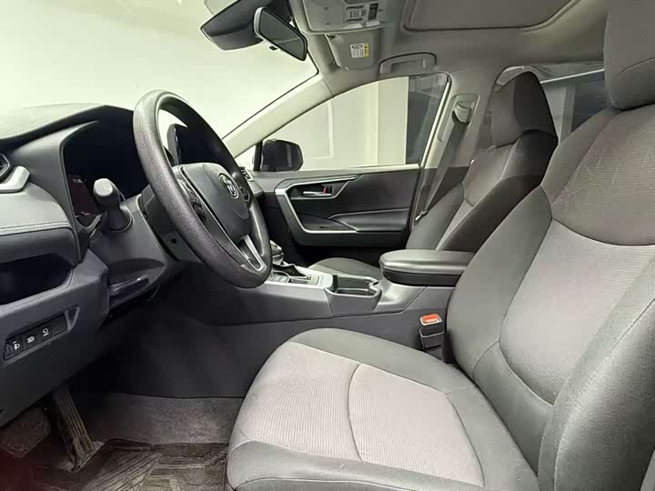 Фото 4 - Toyota RAV4