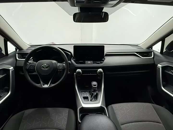 Фото 5 - Toyota RAV4