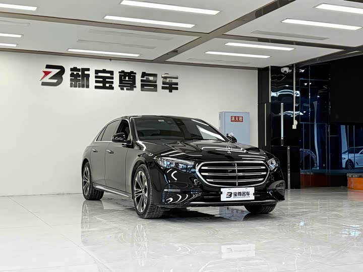 Фото 3 - Mercedes-Benz E-Class