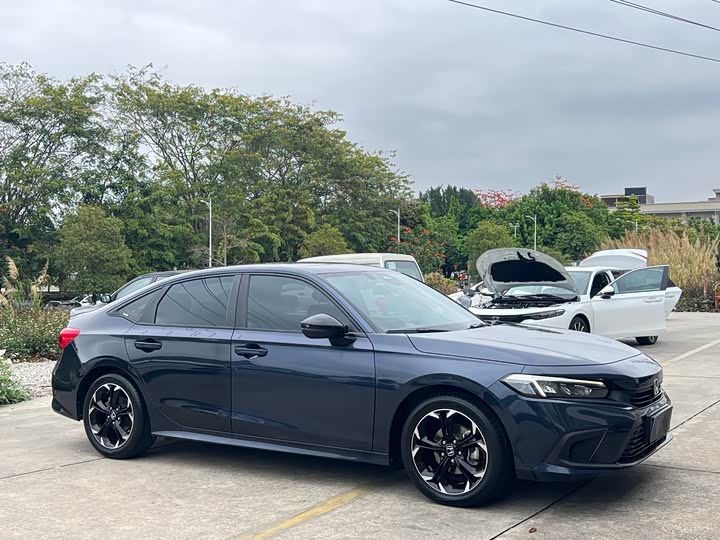 Фото 3 - Honda Civic