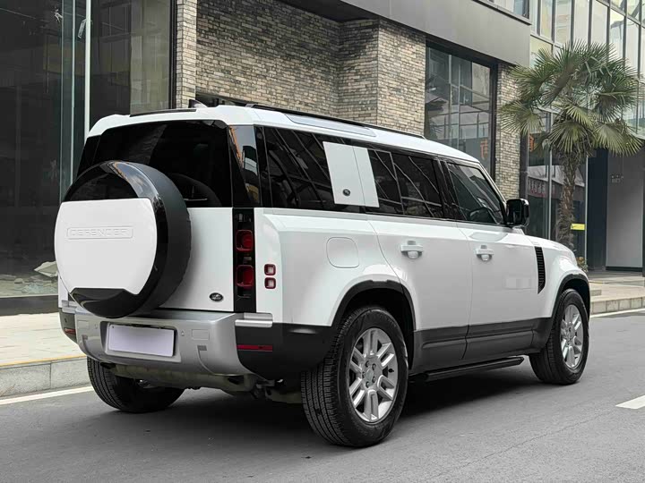 Photo 9 - Land Rover Defender