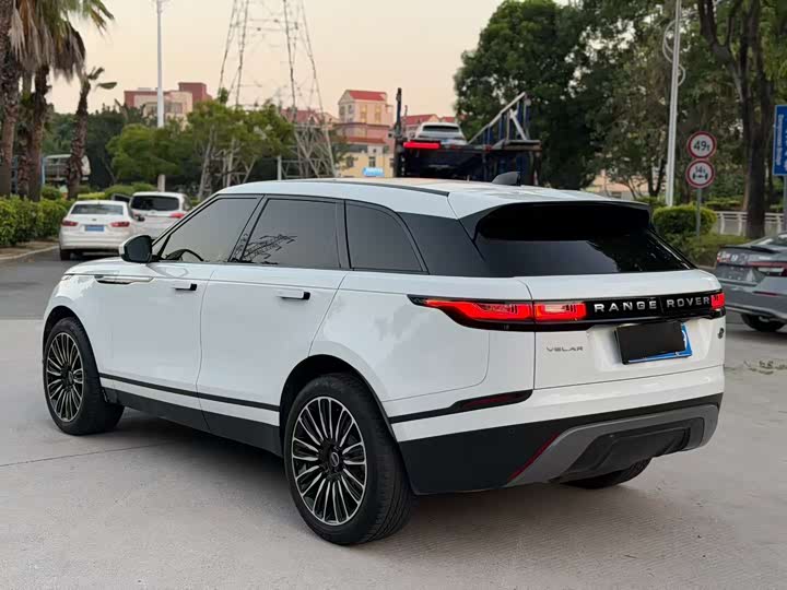 Фото 9 - Land Rover Range Rover Velar