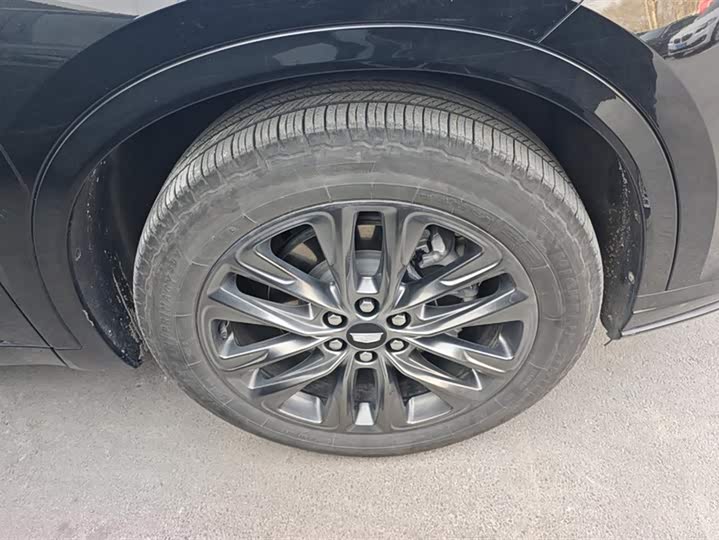 Фото 6 - Cadillac XT6