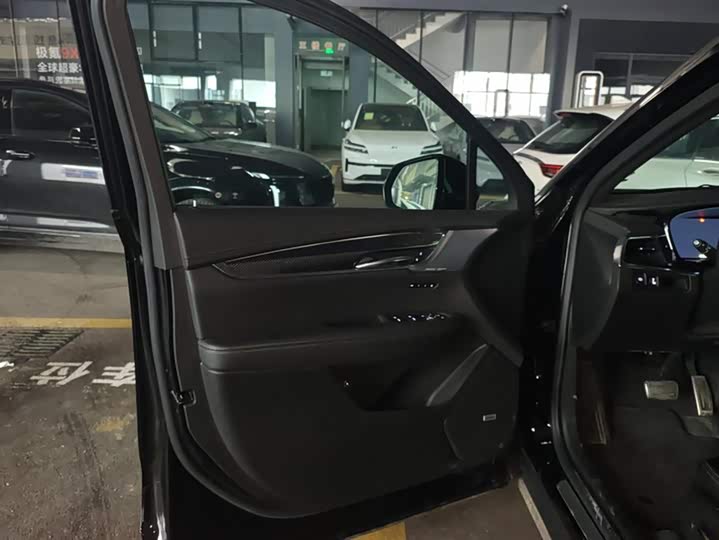 Фото 7 - Cadillac XT6