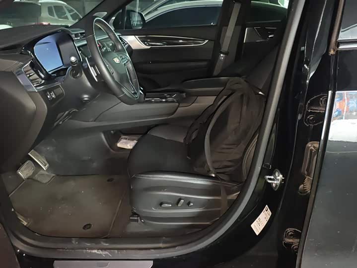 Фото 9 - Cadillac XT6