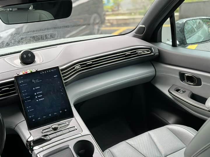 Фото 8 - Nio ES8