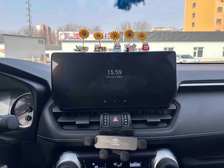 Фото 7 - Toyota RAV4