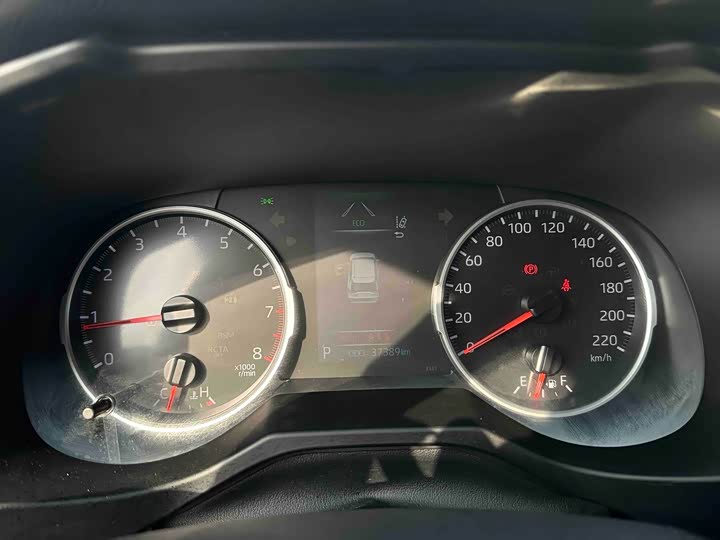 Фото 9 - Toyota RAV4