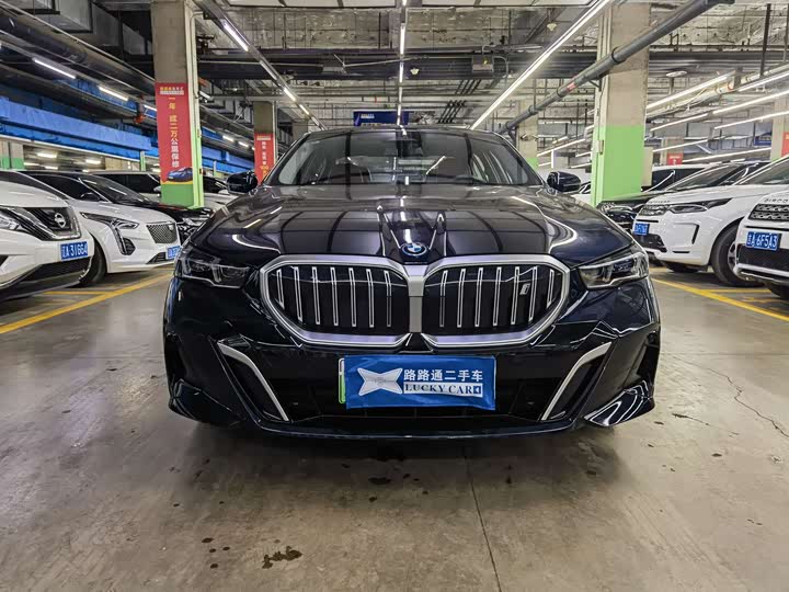 Фото 2 - BMW i5