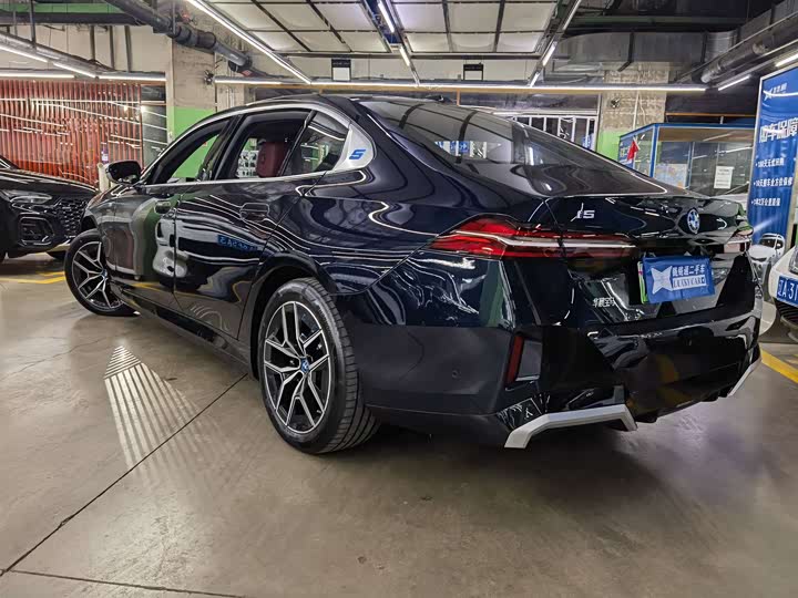 Фото 4 - BMW i5