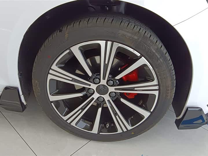 Фото 6 - Geely Preface