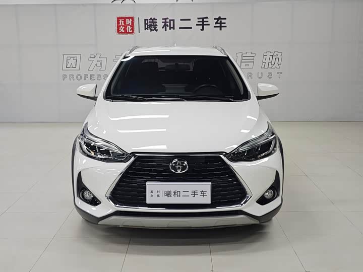 Фото 2 - Toyota Yaris L Hatchback