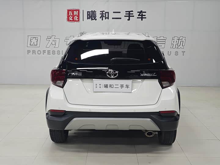 Фото 5 - Toyota Yaris L Hatchback