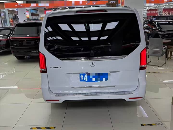 Фото 3 - Mercedes-Benz V-Class